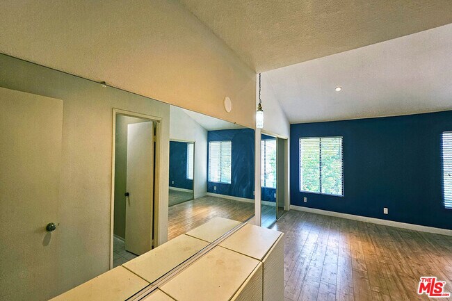 Building Photo - 18130 Oxnard St