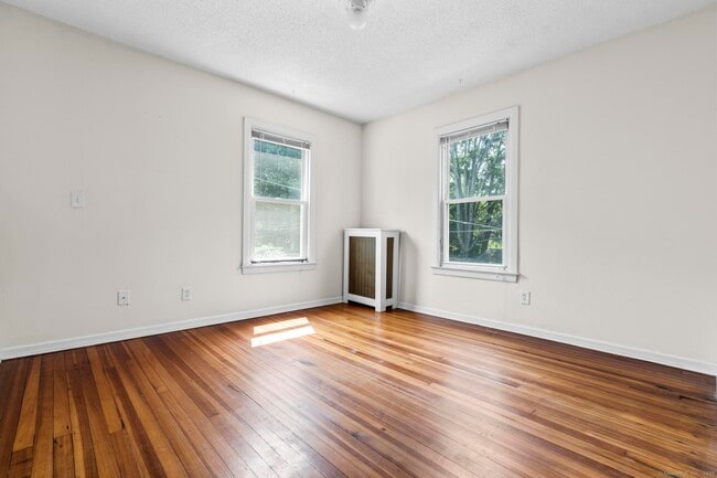 Building Photo - 14 S Whittlesey Ave