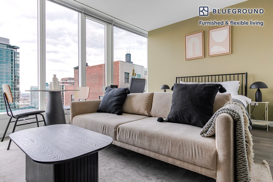 Primary Photo - 1000 S Michigan Ave