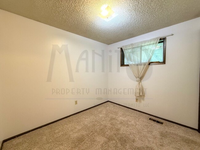 Building Photo - Indiana Ave/Ella Rd Duplex