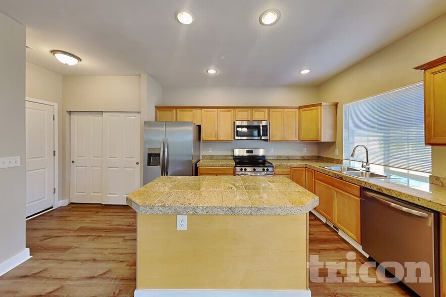 Building Photo - 15807 83 Ave E