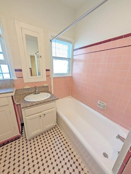 Building Photo - 626 Cochran Ave