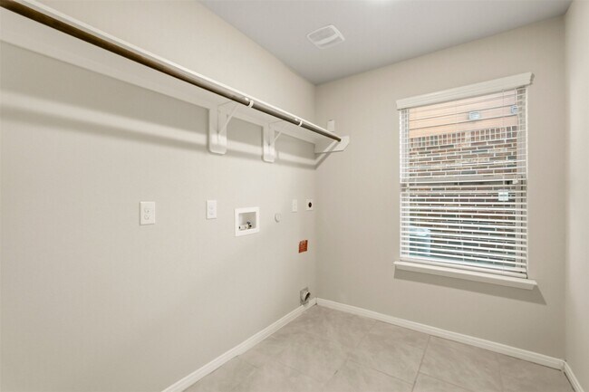 Building Photo - 2202 Tannin Trce