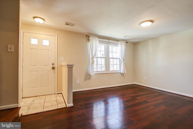 Building Photo - 6324 Lightburn Ct