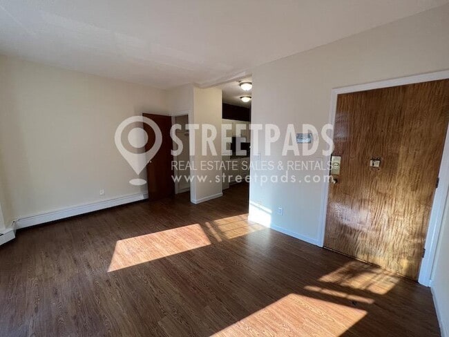 Building Photo - bedroom in Boston MA 02130