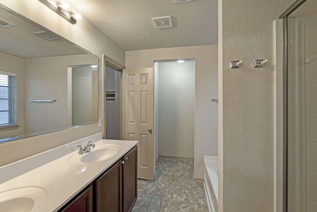 Building Photo - Ready for you to call this one home!