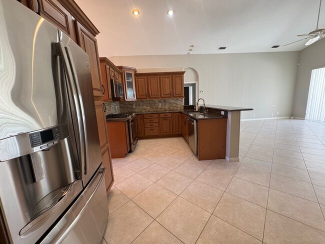 Building Photo - 4 Bedroom 2 Bathroom + Den - Large Garage and  Heated  Pool!