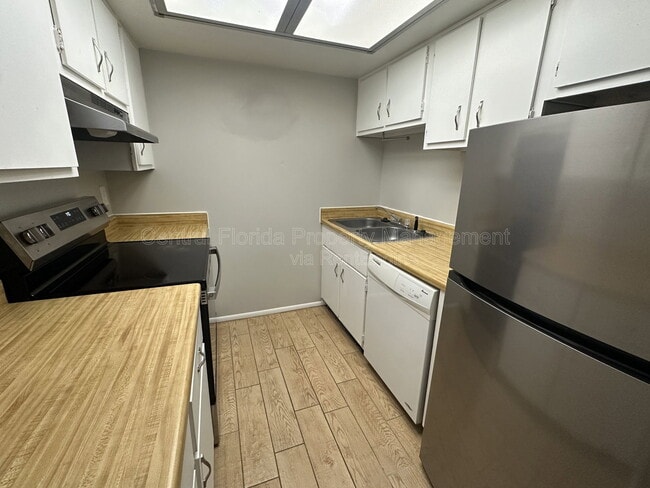 Building Photo - 296 Lewfield Cir