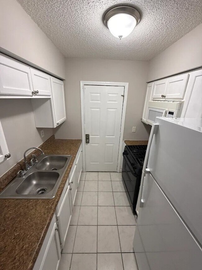 Building Photo - 230 Rosser St SW