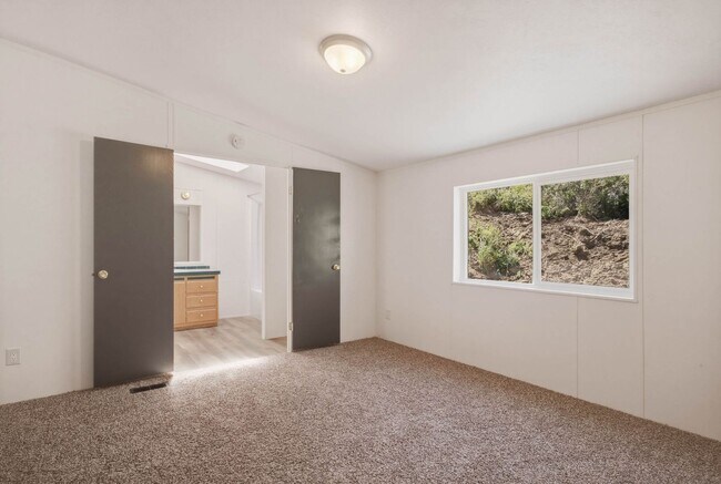 Building Photo - Peaceful Country Living with the Convenience of Town Nearby!