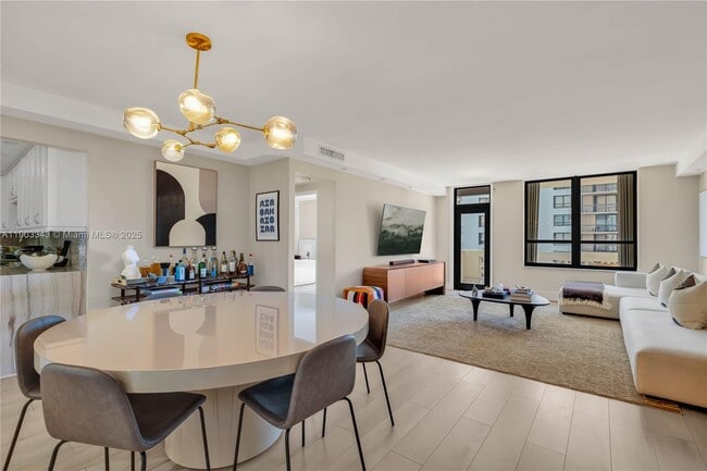 Primary Photo - 10185 Collins Ave