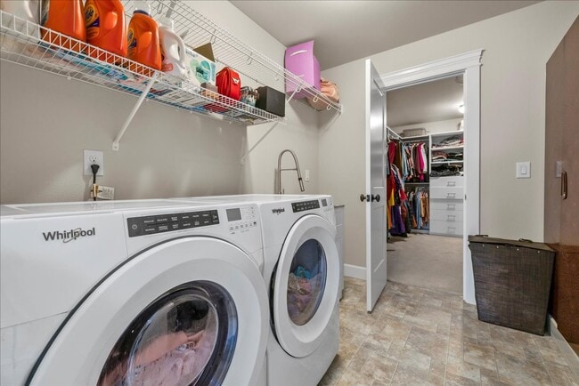 Building Photo - Luxury Living at Sagebrook