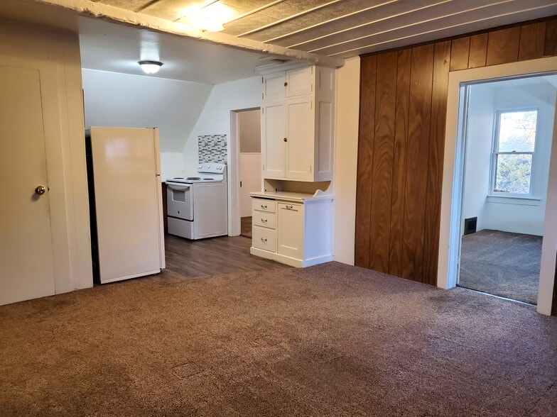 Building Photo - 1719 1/2 N Oneida St