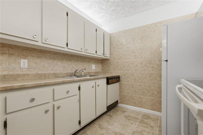 Building Photo - 151 SW 134th Way