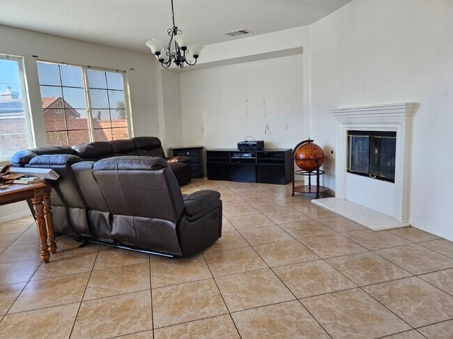Family Room - 37319 Amaryllis Ter