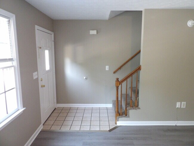 Building Photo - 244 Meadowview Dr