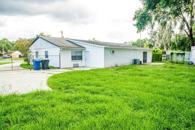 Building Photo - 6913 Mathers Ln