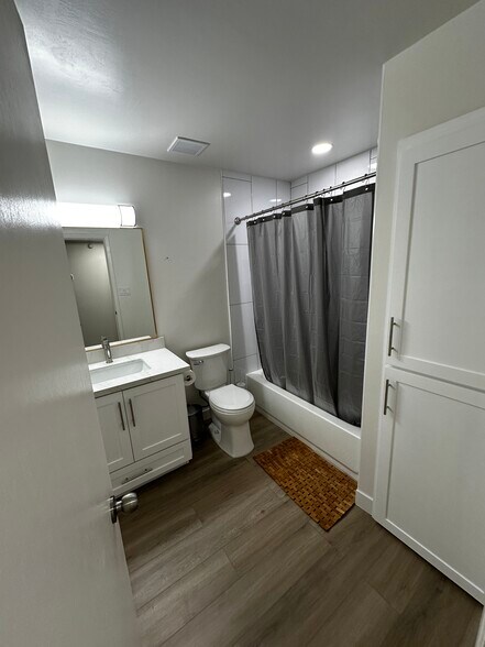 Building Photo - 1145 W Tulane Dr