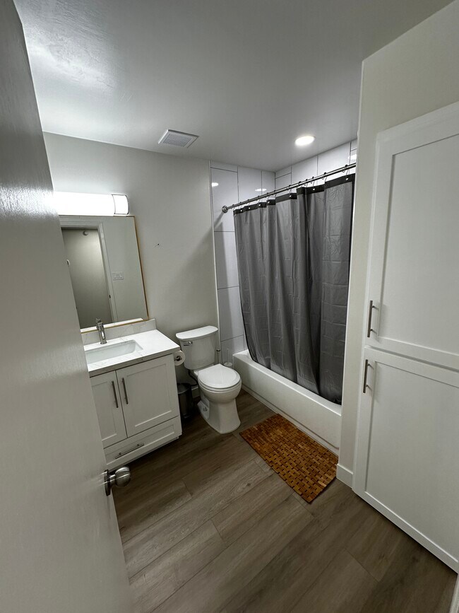 Building Photo - 1145 W Tulane Dr