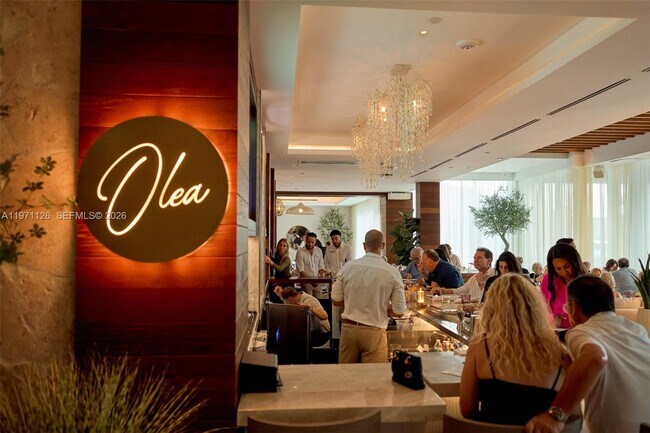 Building Photo - 1000 W Island Blvd