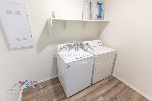 Building Photo - 1474 W Inca Dr