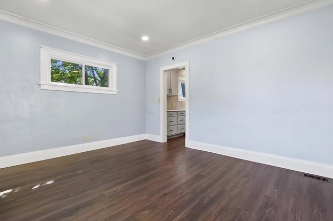 Building Photo - 1509 Kenosha SFH