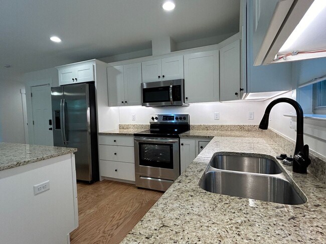 Building Photo - East AVL - 2022 Craftsman Custom Build