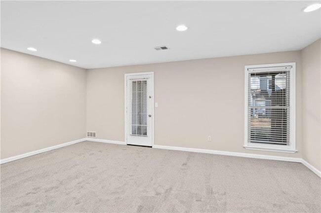 Building Photo - 410 Wedgewood Way