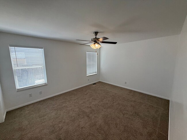 Building Photo - Beautiful 5 bedroom home!