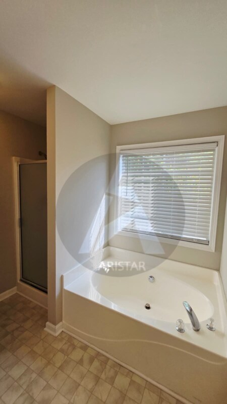 Building Photo - 2624 McGuire Dr