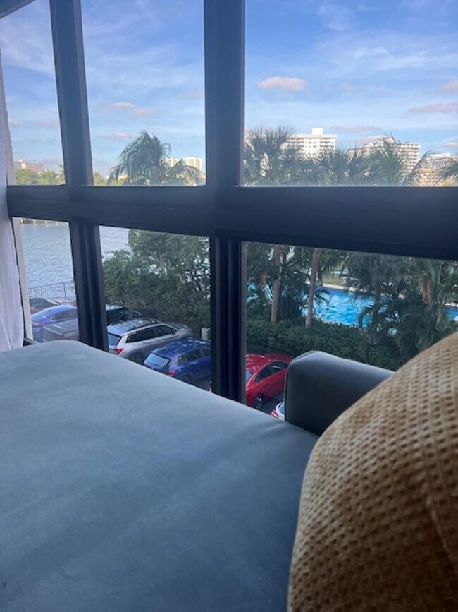 Building Photo - 2017 S Ocean Dr