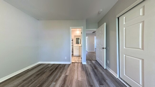 Building Photo - 3841 16th Ave S