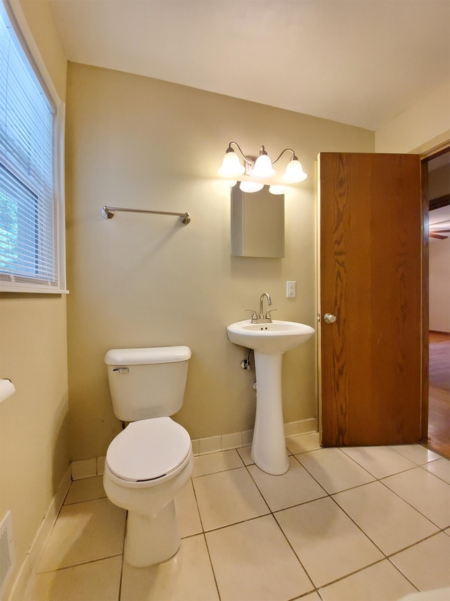 Building Photo - 1452 13th Ave NW