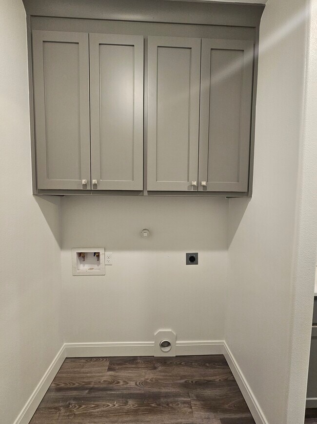 Building Photo - 514 E Chase St