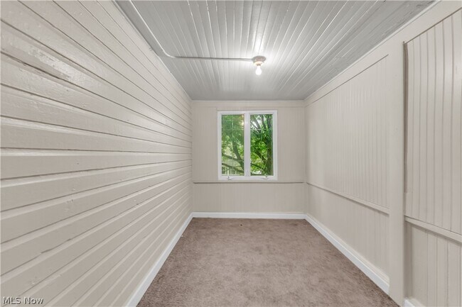 Building Photo - 2050 W 83rd St