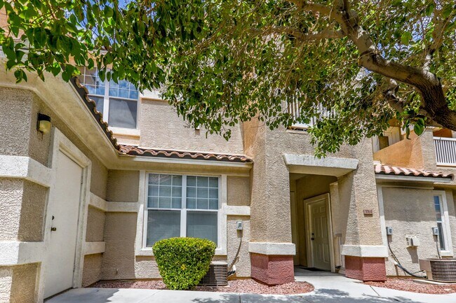Building Photo - 3 Bedroom First Floor Condo Convenient To Nellis AFB