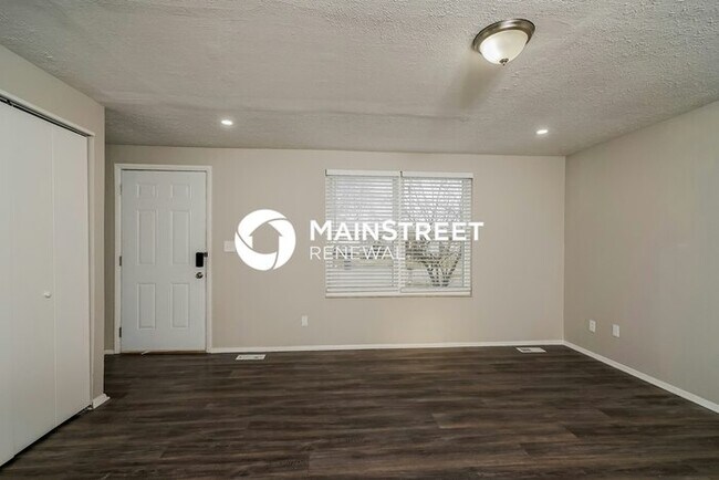 Building Photo - 3 Bedroom Pet-Friendly Home in LOUISVILLE,...