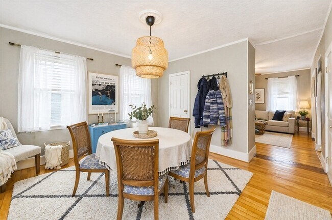 Building Photo - 212 W Seventh St