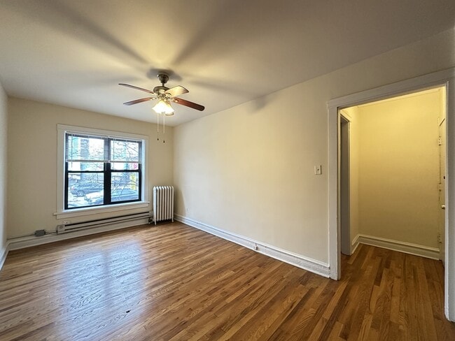 Building Photo - 960 W Cornelia Ave