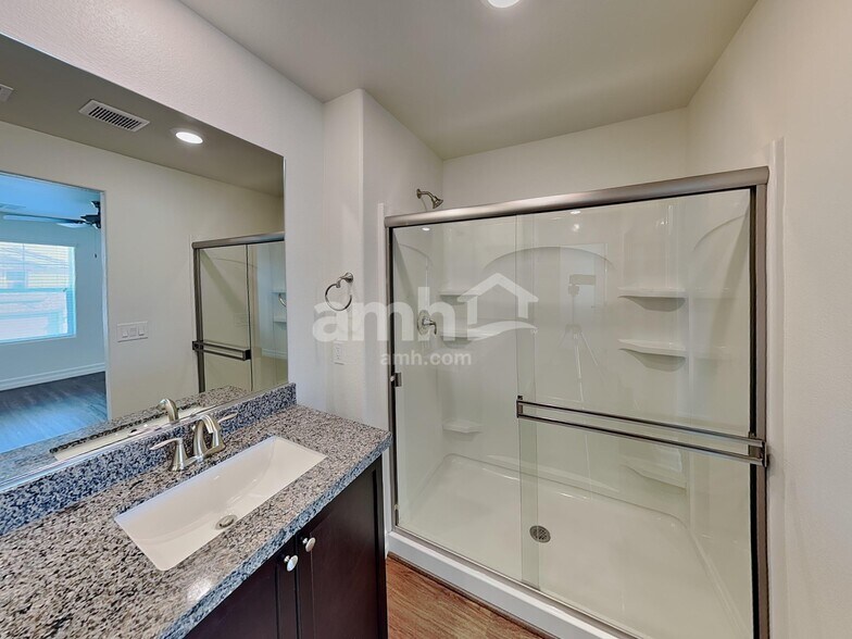 Building Photo - 4718 Tree Swing St