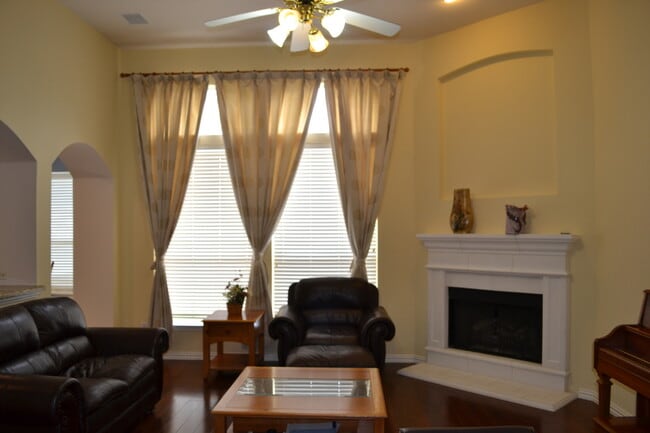 Building Photo - House for Lease in Plano