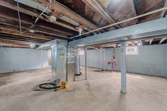 Building Photo - Remodeled 2 bedroom with off street parkin...
