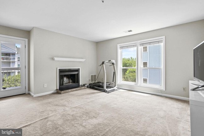 Building Photo - 3178 Summit Square Dr