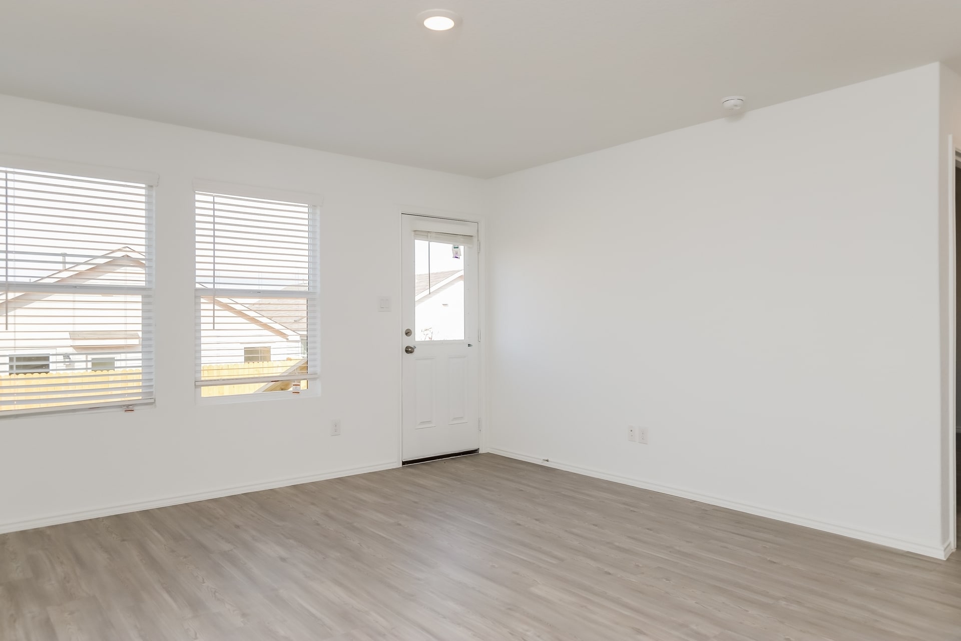 Building Photo - 2811 Millikan Dr