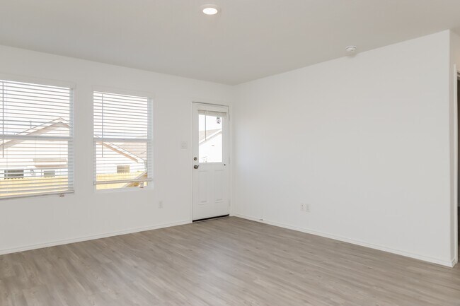 Building Photo - 2811 Millikan Dr