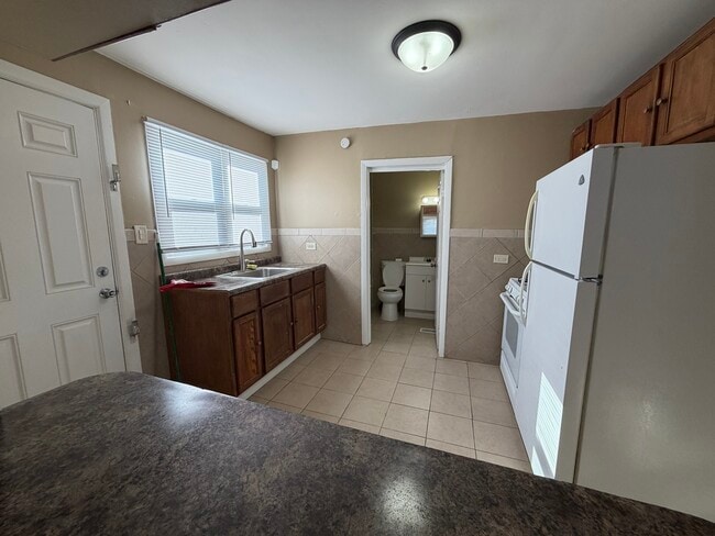 Building Photo - 16130 Justine St