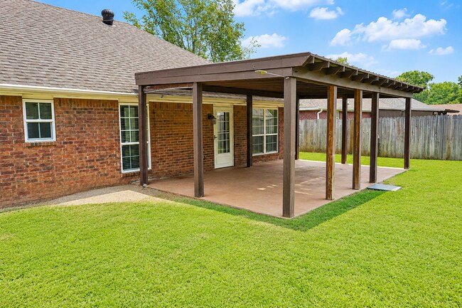 Building Photo - 5601 Country Ridge