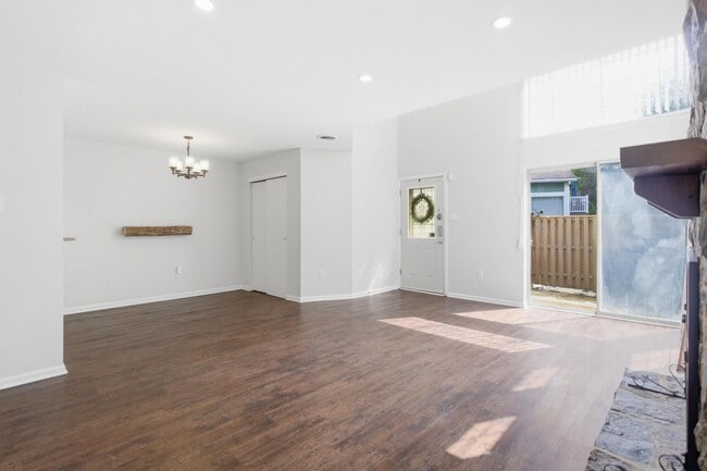 Building Photo - Beautifully Renovated Single-Level Condo in Hatboro-Horsham