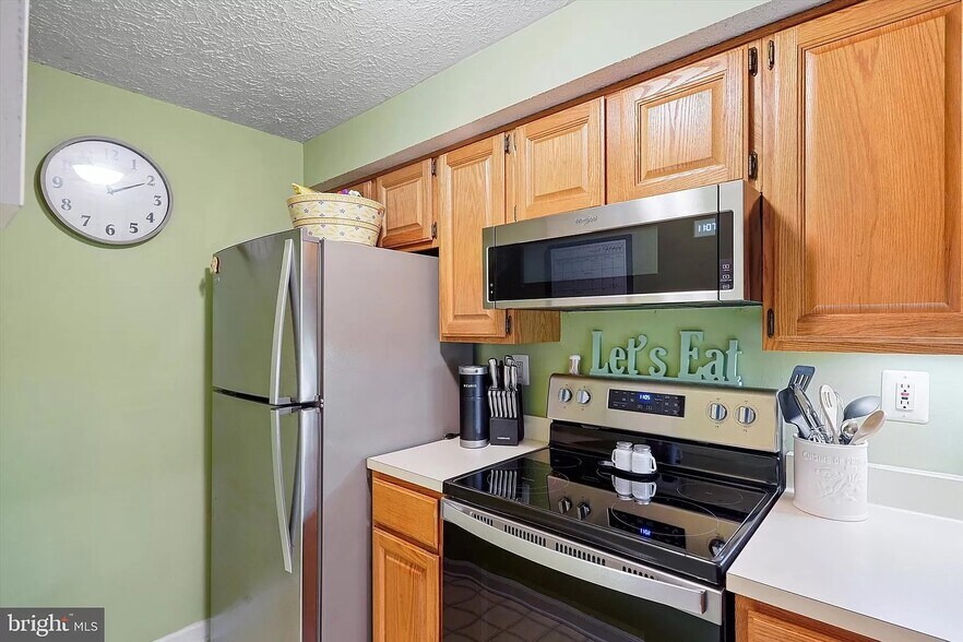 Building Photo - 209 Oak Leaf Cir