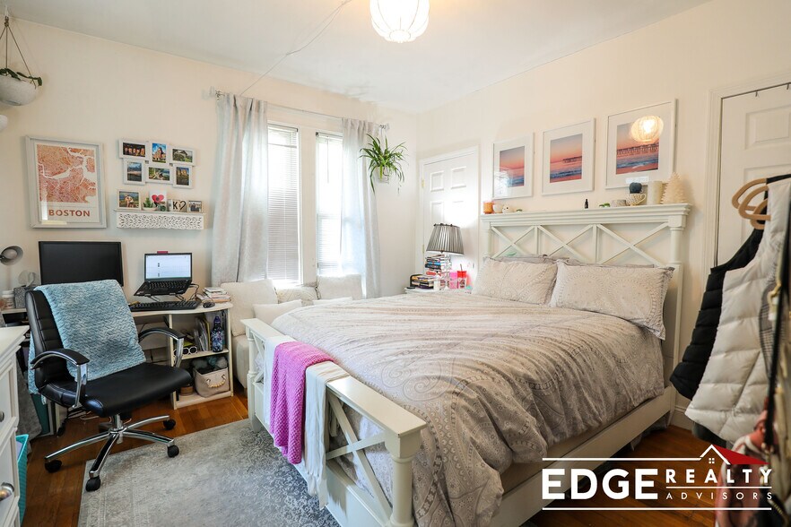 Building Photo - 16 Greylock Rd